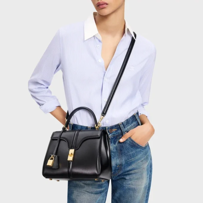 Kleine Tasche „16“ aus satiniertem Kalbsleder Kleine Tasche „16“ aus satiniertem Kalbsleder