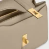 Kleine Tasche „16“ aus satiniertem Kalbsleder Kleine Tasche „16“ aus satiniertem Kalbsleder