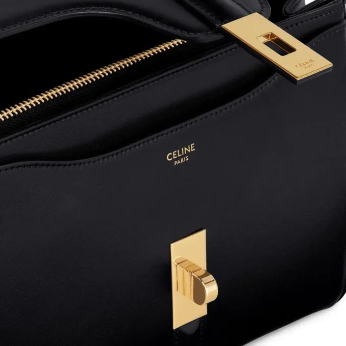 Kleine Tasche „16“ aus satiniertem Kalbsleder Kleine Tasche „16“ aus satiniertem Kalbsleder