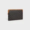 Kleine Tasche mit Riemen aus Cuir Triomphe aus Triomphe Canvas und Kalbsleder Kleine Tasche mit Riemen aus Cuir Triomphe aus Triomphe Canvas und Kalbsleder