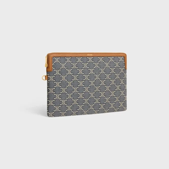 Kleine Tasche mit Riemen aus Cuir Triomphe mit durchgehendem Jacquard-Triomphe-Muster Kleine Tasche mit Riemen aus Cuir Triomphe mit durchgehendem Jacquard-Triomphe-Muster