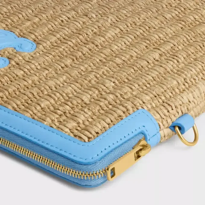 Kleine Tasche mit Riemen aus Textil in Raffia-Optik und Kalbsleder Kleine Tasche mit Riemen aus Textil in Raffia-Optik und Kalbsleder