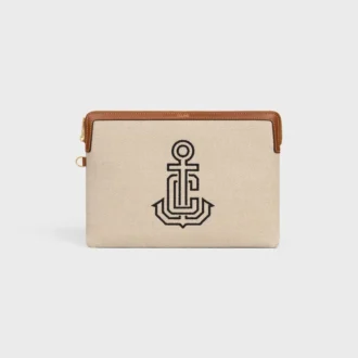 Kleine Tasche mit Riemen aus Textil mit Anker-Stickerei und Kalbsleder