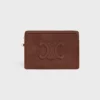 Kleine Tasche mit Riemen Cuir Triomphe aus genarbtem Kalbsleder Kleine Tasche mit Riemen Cuir Triomphe aus genarbtem Kalbsleder