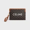 Kleine Tasche mit Riemen Cuir Triomphe aus Triomphe Canvas mit CELINE-Print Kleine Tasche mit Riemen Cuir Triomphe aus Triomphe Canvas mit CELINE-Print