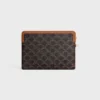 Kleine Tasche mit Riemen Cuir Triomphe aus Triomphe Canvas mit CELINE-Print Kleine Tasche mit Riemen Cuir Triomphe aus Triomphe Canvas mit CELINE-Print