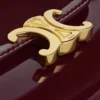Kleine Triomphe-Brieftasche mit Klappe aus lackiertem Kalbsleder