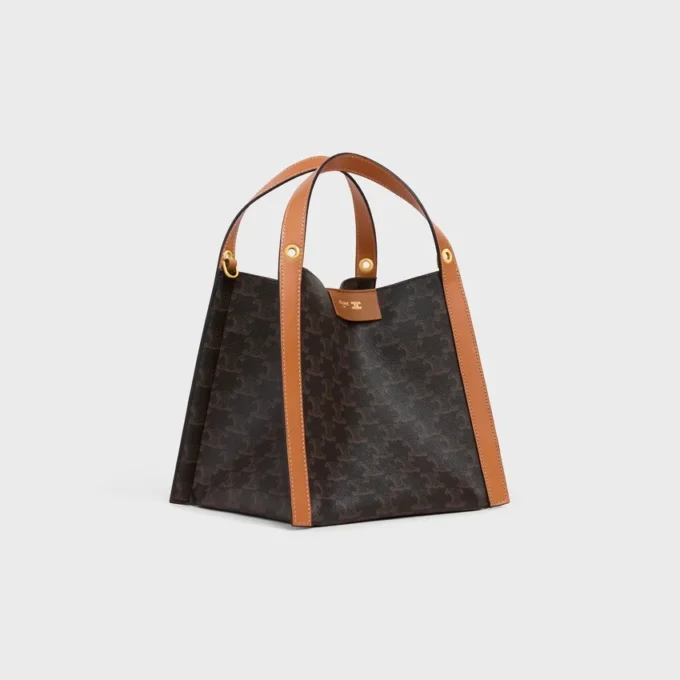 Kleine Würfeltasche aus Triomphe Canvas und naturbelassenem Kalbsleder Kleine Würfeltasche aus Triomphe Canvas und naturbelassenem Kalbsleder