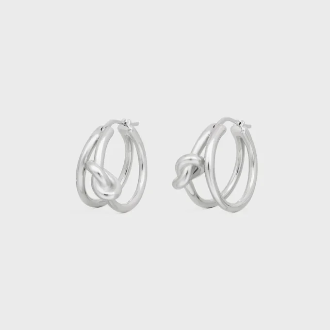 Knot Double Hoops aus Messing mit Rhodium-Finish Knot Double Hoops aus Messing mit Rhodium-Finish