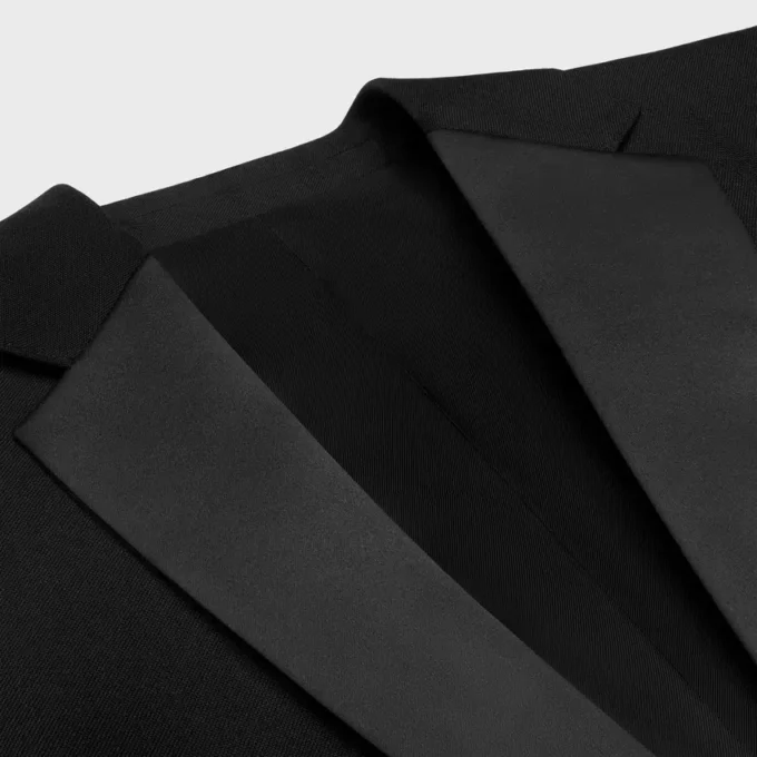 Kurzes Smokingjackett aus Wolle und Mohair Kurzes Smokingjackett aus Wolle und Mohair