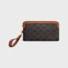 Lange Tasche mit Riemen aus Triomphe Canvas und Kalbsleder Lange Tasche mit Riemen aus Triomphe Canvas und Kalbsleder