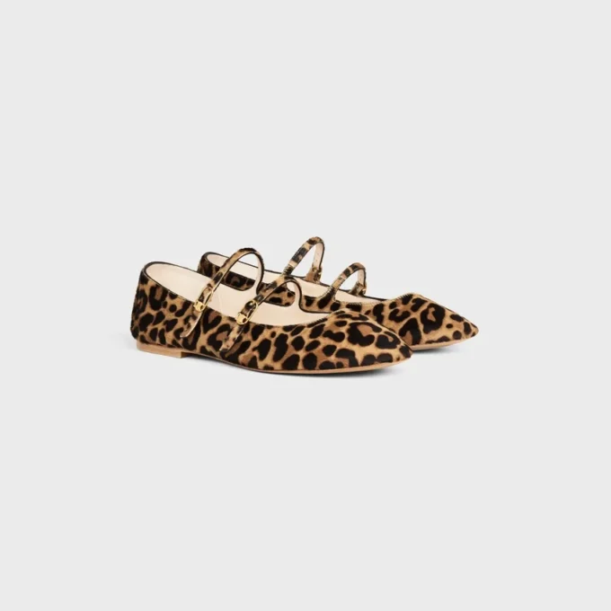 Les Ballerines CELINE Ballerinas mit doppeltem Riemen aus haarigem Kalbsleder mit Leopardenmuster