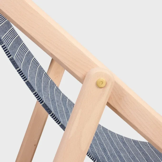 Liegestuhl aus Holz und Jacquard-Stoff Liegestuhl aus Holz und Jacquard-Stoff