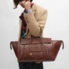 Luggage aus geschmeidigem, glänzendem Lammleder Luggage aus geschmeidigem, glänzendem Lammleder