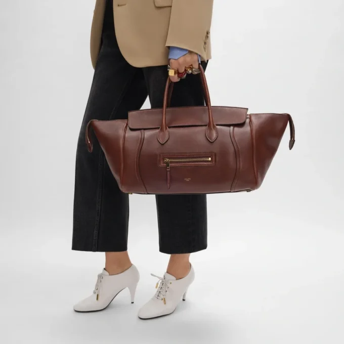 Luggage aus geschmeidigem, glänzendem Lammleder Luggage aus geschmeidigem, glänzendem Lammleder