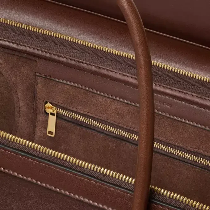 Luggage aus geschmeidigem, glänzendem Lammleder Luggage aus geschmeidigem, glänzendem Lammleder