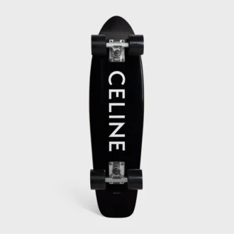 Mini-Cruiser aus Holz mit CELINE-Aufdruck