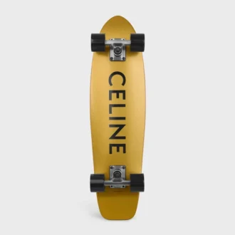 Mini-Cruiser aus Holz mit CELINE-Aufdruck