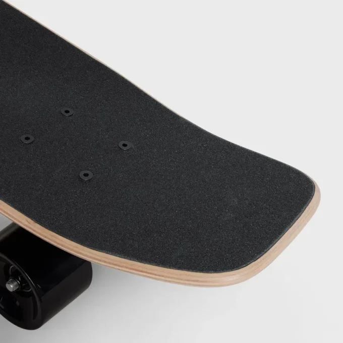 Mini-Cruiser aus Holz mit CELINE-Aufdruck