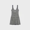 Mini-Skaterkleid aus gehäkelter Baumwolle Mini-Skaterkleid aus gehäkelter Baumwolle