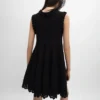 Minikleid aus Baumwollhäkelstoff