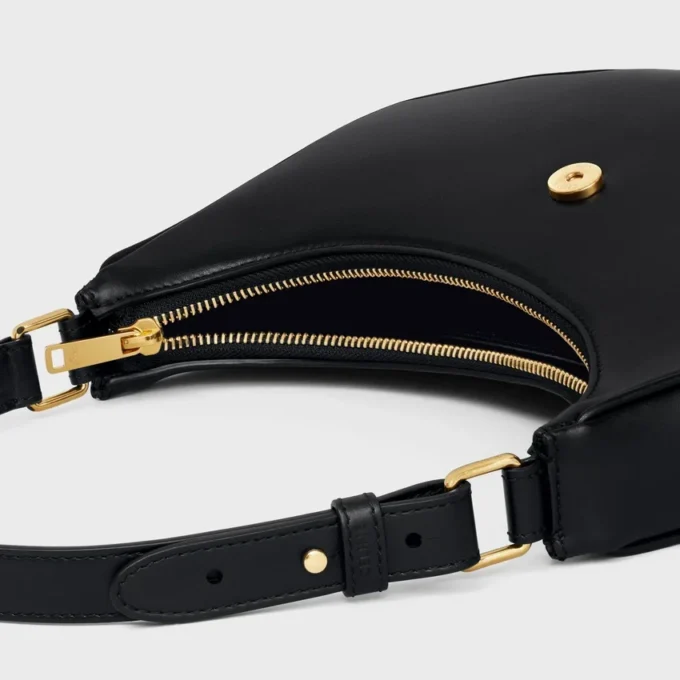 Mittlere Ava Triomphe-Tasche aus glattem Kalbsleder