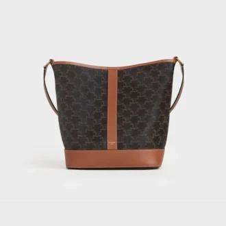 Mittlere Beuteltasche aus Triomphe Canvas und Kalbsleder Mittlere Beuteltasche aus Triomphe Canvas und Kalbsleder