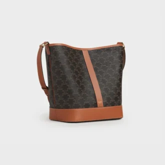 Mittlere Beuteltasche aus Triomphe Canvas und Kalbsleder Mittlere Beuteltasche aus Triomphe Canvas und Kalbsleder
