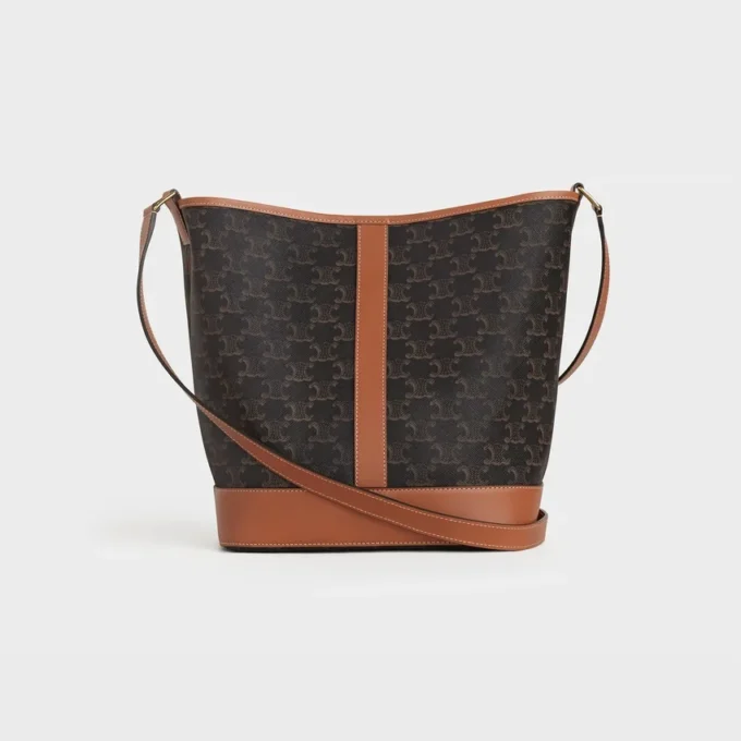 Mittlere Beuteltasche aus Triomphe Canvas und Kalbsleder Mittlere Beuteltasche aus Triomphe Canvas und Kalbsleder