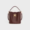 Mittlere Bucket Louise aus glattem Kalbsleder Mittlere Bucket Louise aus glattem Kalbsleder
