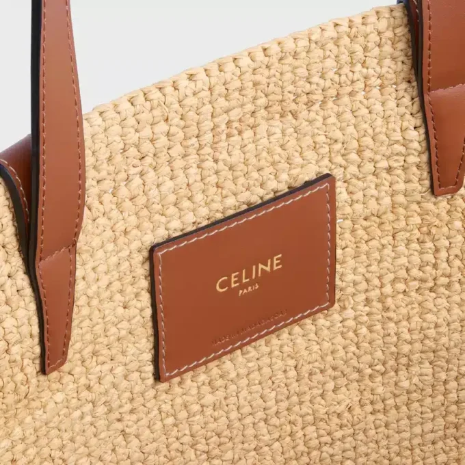 Mittlere, geschmeidige CELINE Classic Panier aus Raffia und Kalbsleder Mittlere, geschmeidige CELINE Classic Panier aus Raffia und Kalbsleder