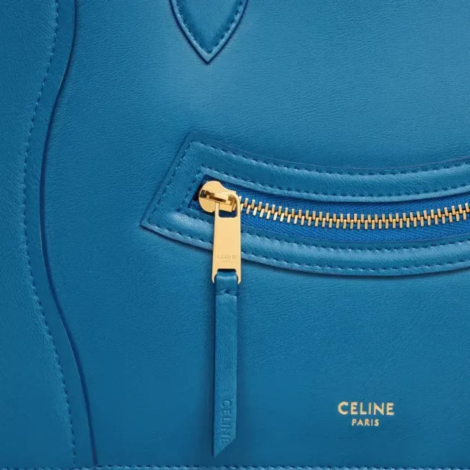 Mittlere Tasche aus glänzendem Kalbsleder