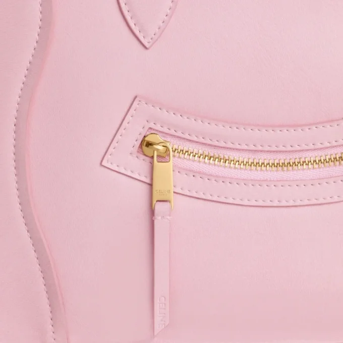 Mittlere Tasche aus glänzendem Kalbsleder