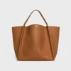 Mittlere Würfeltasche aus geschmeidigem Kalbsleder Mittlere Würfeltasche aus geschmeidigem Kalbsleder