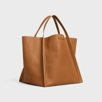 Mittlere Würfeltasche aus geschmeidigem Kalbsleder Mittlere Würfeltasche aus geschmeidigem Kalbsleder