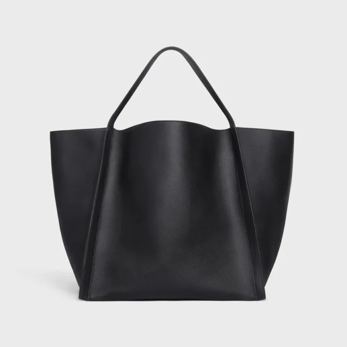 Mittlere Würfeltasche aus geschmeidigem Kalbsleder Mittlere Würfeltasche aus geschmeidigem Kalbsleder