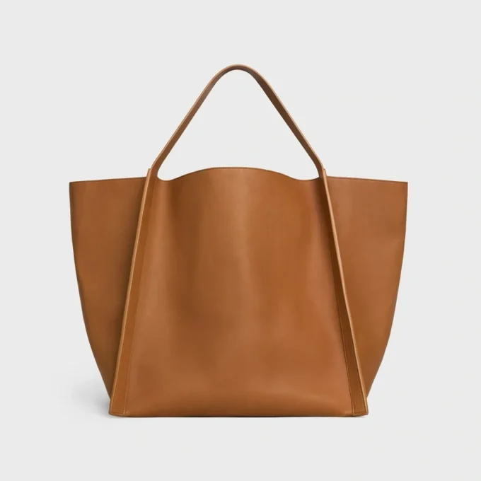 Mittlere Würfeltasche aus geschmeidigem Kalbsleder Mittlere Würfeltasche aus geschmeidigem Kalbsleder
