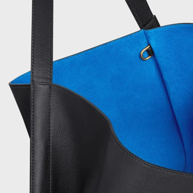Mittlere Würfeltasche aus geschmeidigem Kalbsleder Mittlere Würfeltasche aus geschmeidigem Kalbsleder