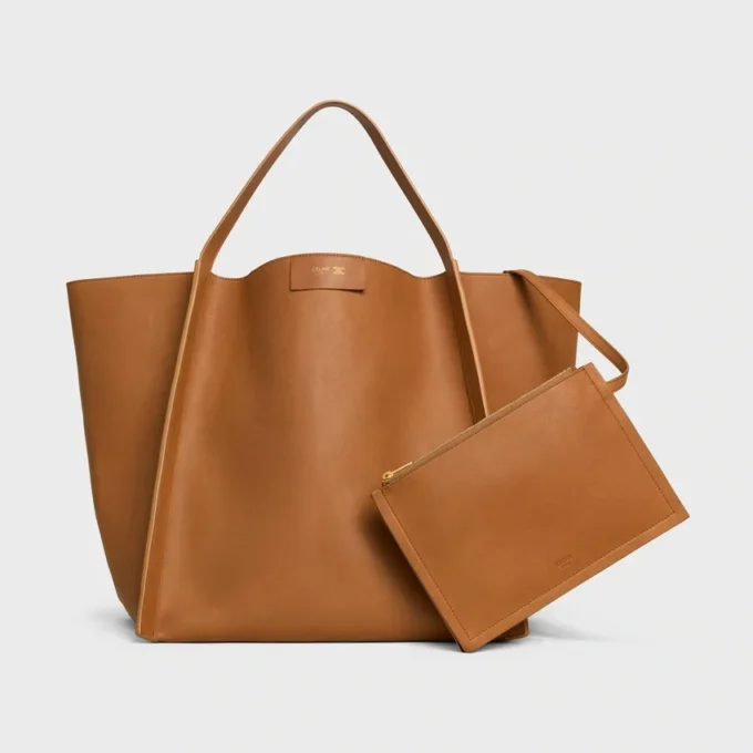 Mittlere Würfeltasche aus geschmeidigem Kalbsleder Mittlere Würfeltasche aus geschmeidigem Kalbsleder