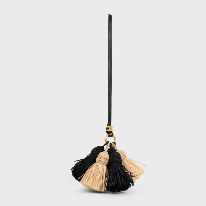 Multi-Pompon-Anhänger aus Raffia und glattem Lammleder