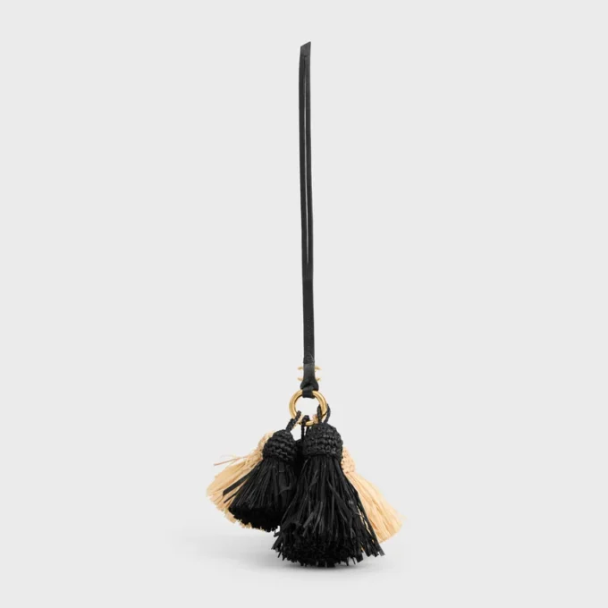 Multi-Pompon-Anhänger aus Raffia und glattem Lammleder