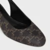 Neo City Slingback aus Triomphe-beschichtetem Stoff Neo City Slingback aus Triomphe-beschichtetem Stoff
