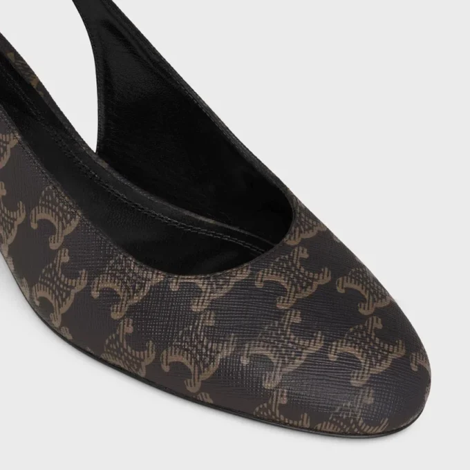 Neo City Slingback aus Triomphe-beschichtetem Stoff Neo City Slingback aus Triomphe-beschichtetem Stoff