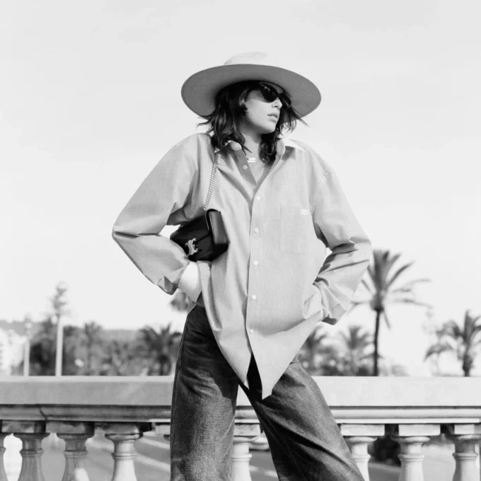 Oversize-Hemd aus gestreifter Chambray-Baumwolle Oversize-Hemd aus gestreifter Chambray-Baumwolle