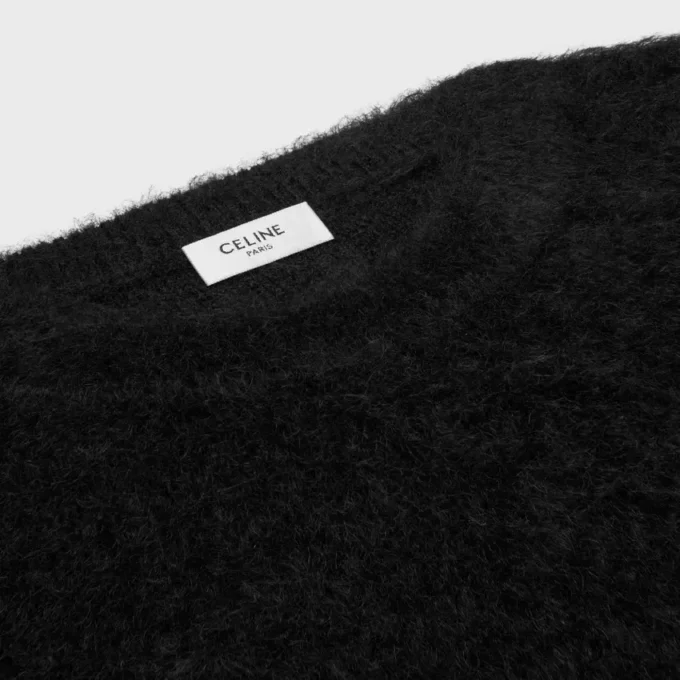 Pullover mit Rundhalsausschnitt aus gebürstetem Mohair Pullover mit Rundhalsausschnitt aus gebürstetem Mohair