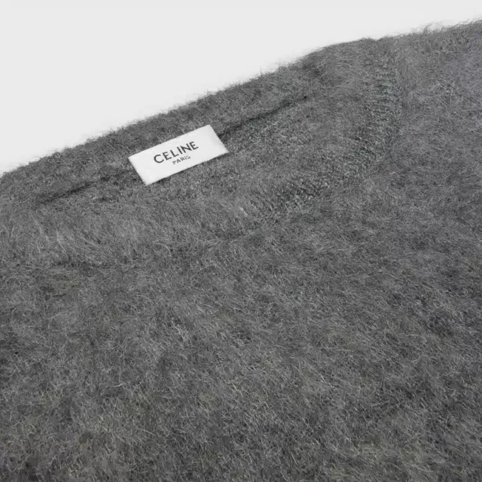 Pullover mit Rundhalsausschnitt aus gebürstetem Mohair Pullover mit Rundhalsausschnitt aus gebürstetem Mohair