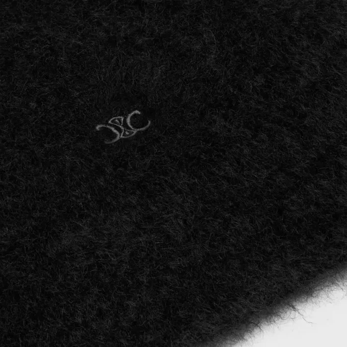 Pullover mit Rundhalsausschnitt aus gebürstetem Mohair Pullover mit Rundhalsausschnitt aus gebürstetem Mohair