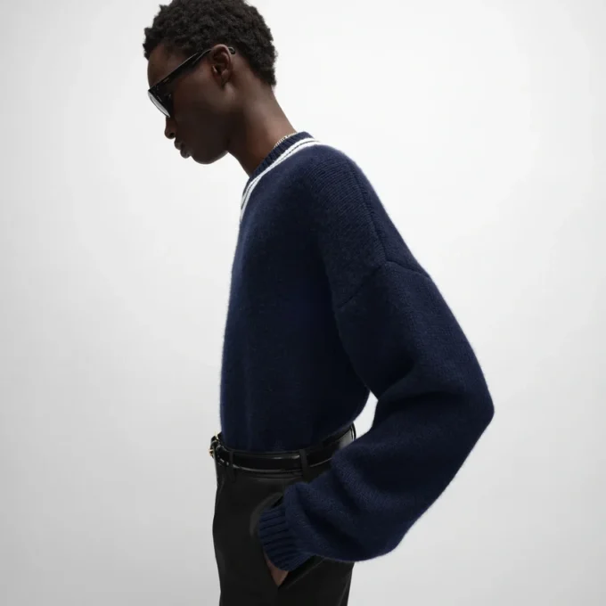 Pullover mit V-Ausschnitt aus Kaschmir Pullover mit V-Ausschnitt aus Kaschmir