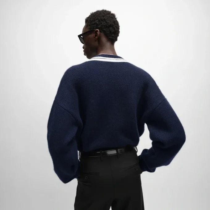 Pullover mit V-Ausschnitt aus Kaschmir Pullover mit V-Ausschnitt aus Kaschmir