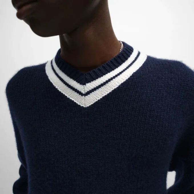 Pullover mit V-Ausschnitt aus Kaschmir Pullover mit V-Ausschnitt aus Kaschmir